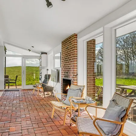 5 Bedroom Stunning In Prázdninový dům Knebel